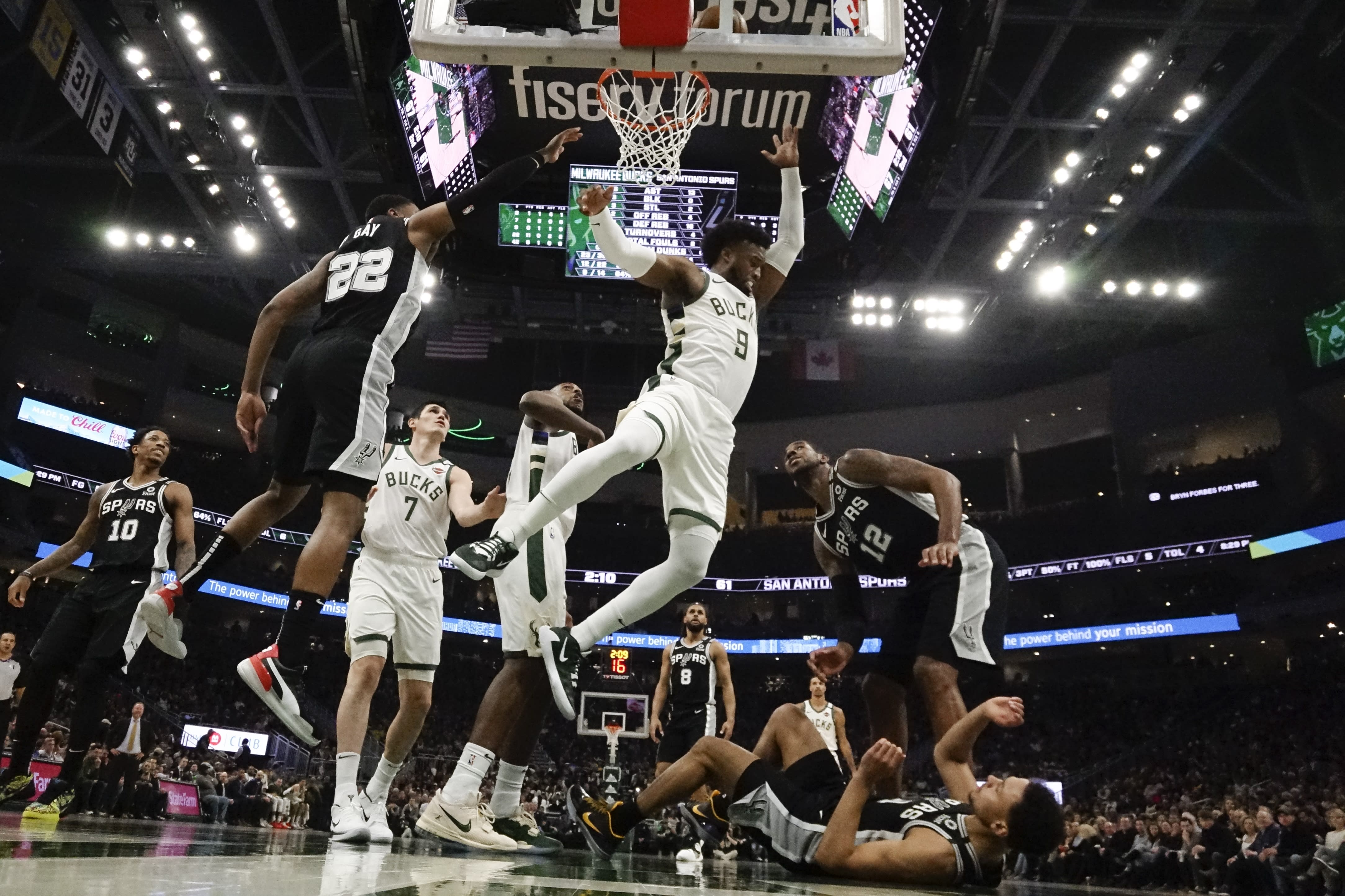 「Bucks vs Spurs 2020 Popovich」的圖片搜尋結果