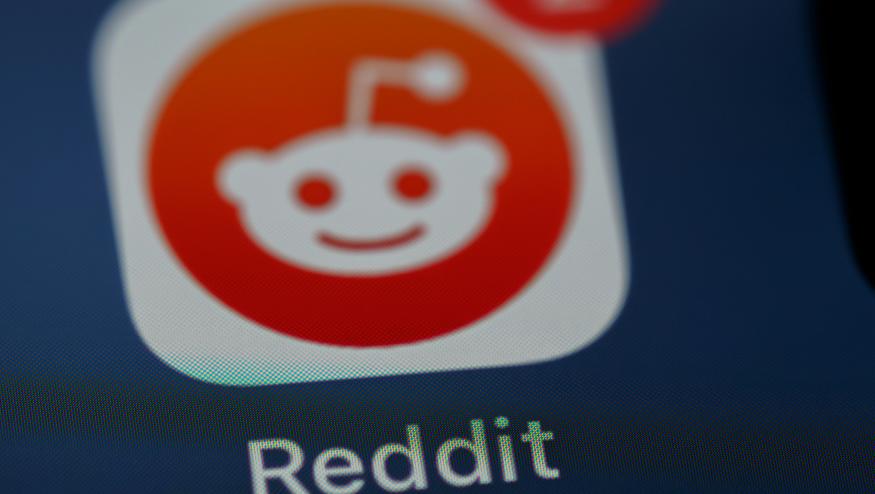 An image of Reddit logo.