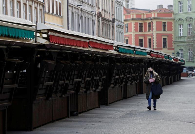 Czech government to discuss tighter measures against coronavirus