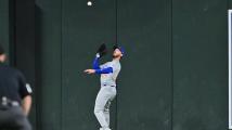 Bellinger rethinking his catch strategy at the outfield wall