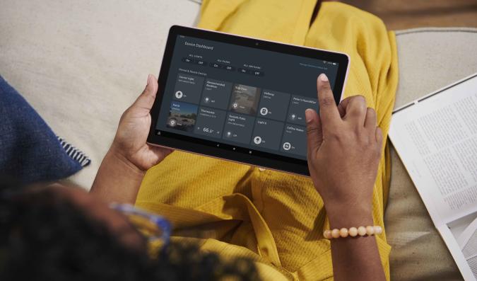 Amazon S New Fire Hd 10 Tablet Falls To 80 For Prime Day Engadget - roblox on the kindle fire