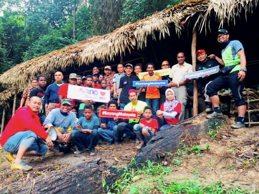 Experiencing Orang Asli lifestyle  at Batek Jungle Hut