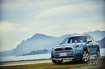 【鏡試駕】休旅玩童！MINI Countryman C