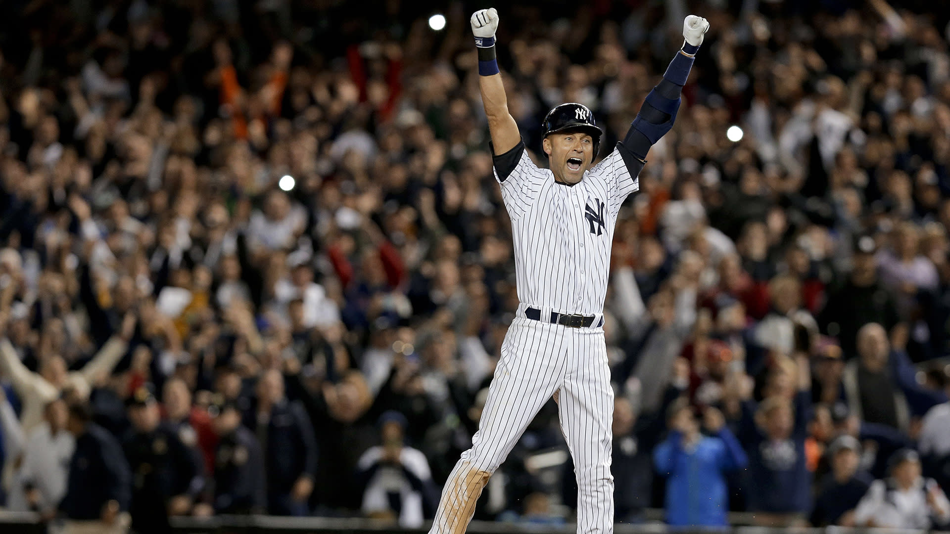 258 Derek Jeter 2001 World Series Photos & High Res Pictures - Getty Images