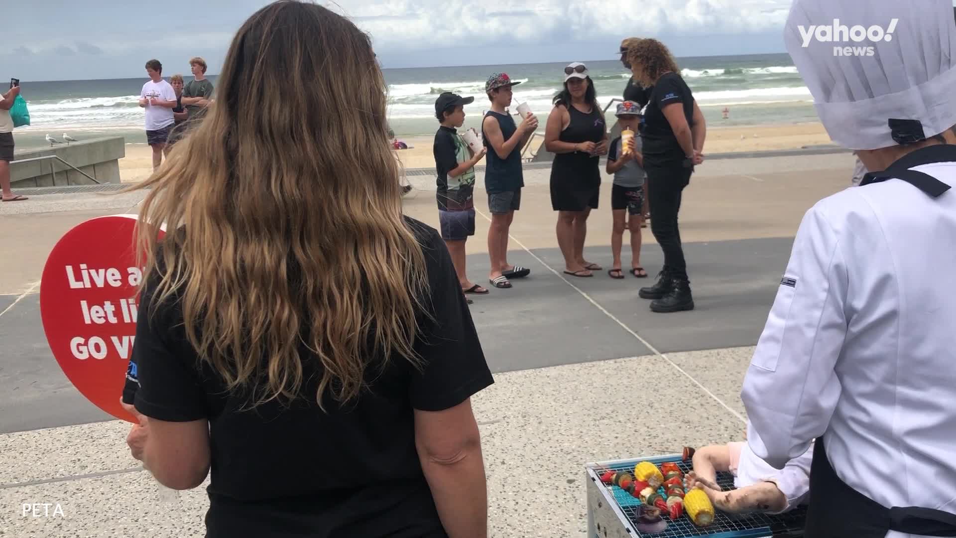 Fight erupts in Coles after vegan protestors blame bushfires on