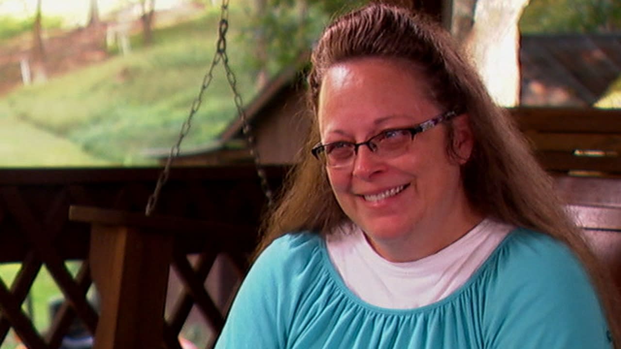 Kentucky Clerk Kim Davis Denied Marriage Licenses For Her Friends