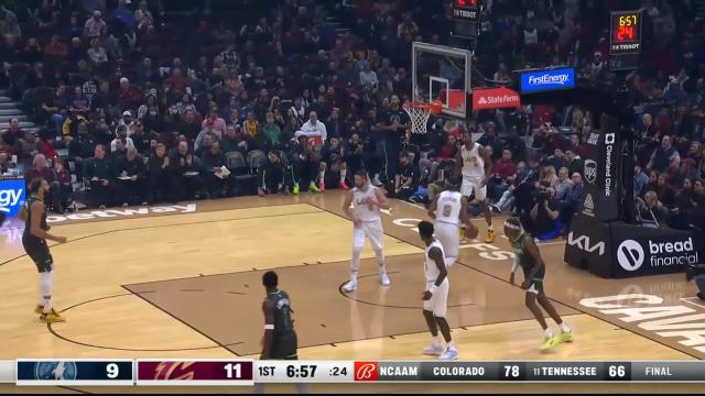 Jaden McDaniels with a dunk vs the Cleveland Cavaliers