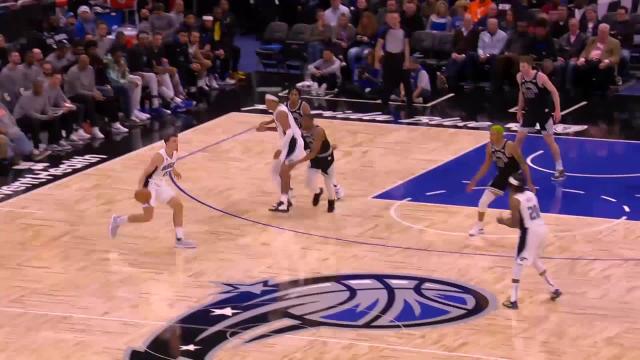 Markelle Fultz with a dunk vs the San Antonio Spurs