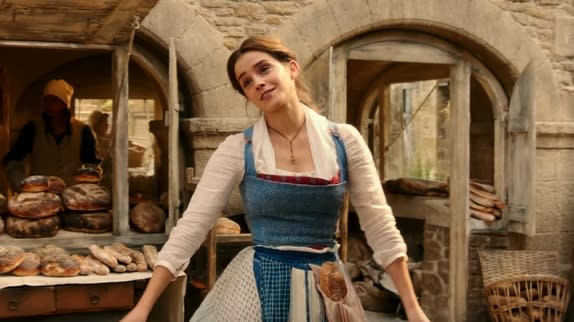 La Belle Et La Bête Emma Watson Chante Bonjour Dans Un