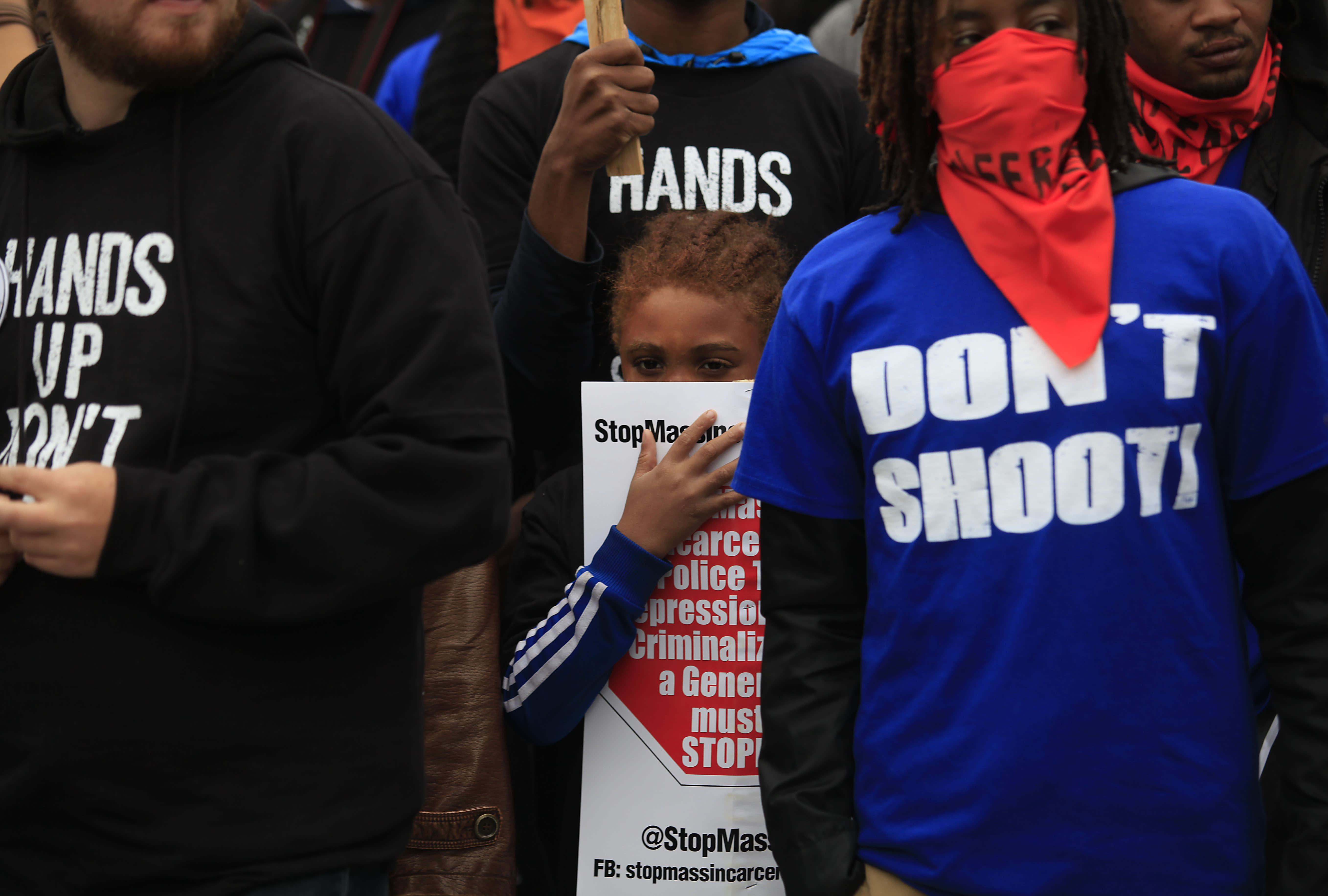 Thousands protest in St Louis over Ferguson shooting