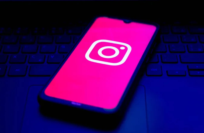 BRAZIL - 2021/10/05: In this photo illustration the Instagram logo seen displayed on a smartphone. (Photo Illustration by Rafael Henrique/SOPA Images/LightRocket via Getty Images)