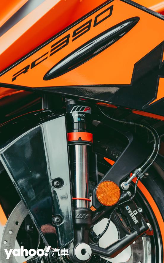 2022 KTM RC390 熱血改款！賽事淬鍊後的輕檔街跑巔峰？ - 12