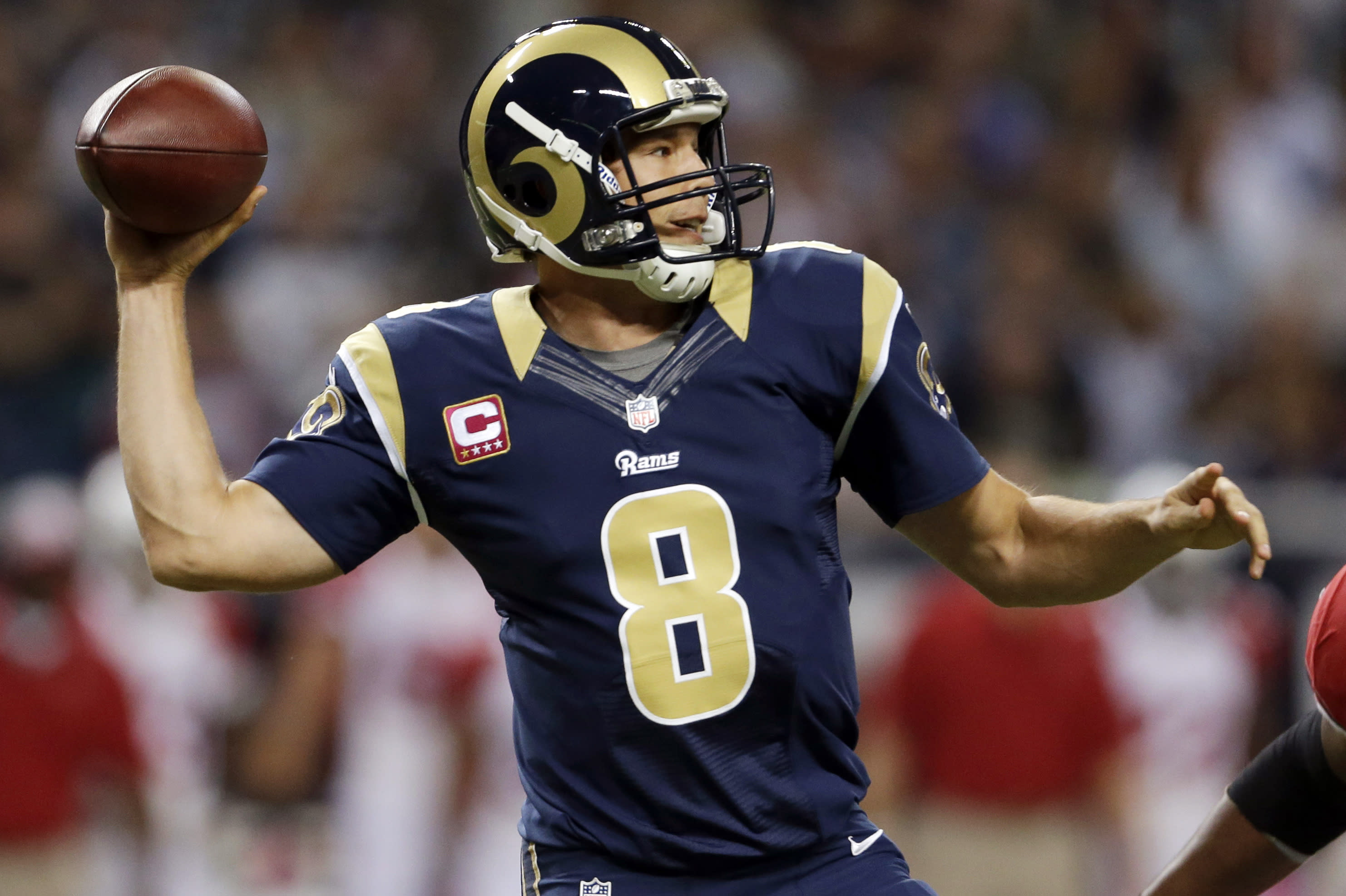 Bradford throws TD pass, gives Rams lead