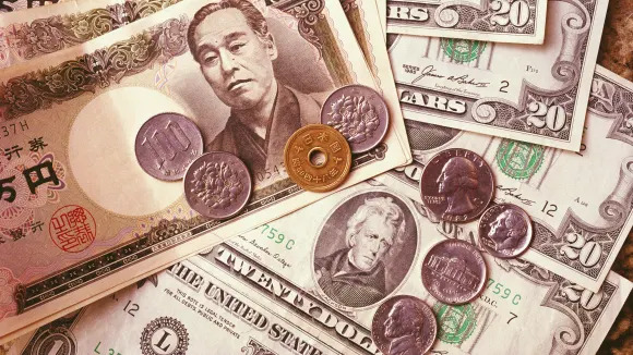 Yen hits fresh multi-decade low