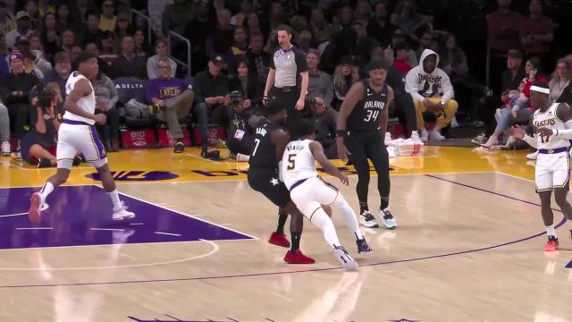 Kevon Harris with a dunk vs the Los Angeles Lakers