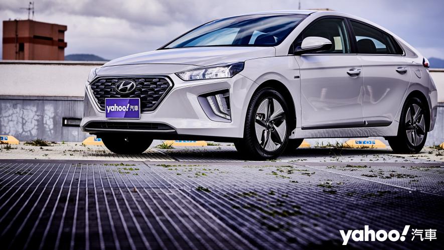 竟是富有玩味樂趣的超經濟都會通勤車！2021 Hyundai Ioniq Hybrid試駕體驗！ - 15