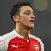 Altro che Febbre a 90°, tifoso dell'Arsenal si sposa con la divisa: &quot;Grazie Ozil&quot;