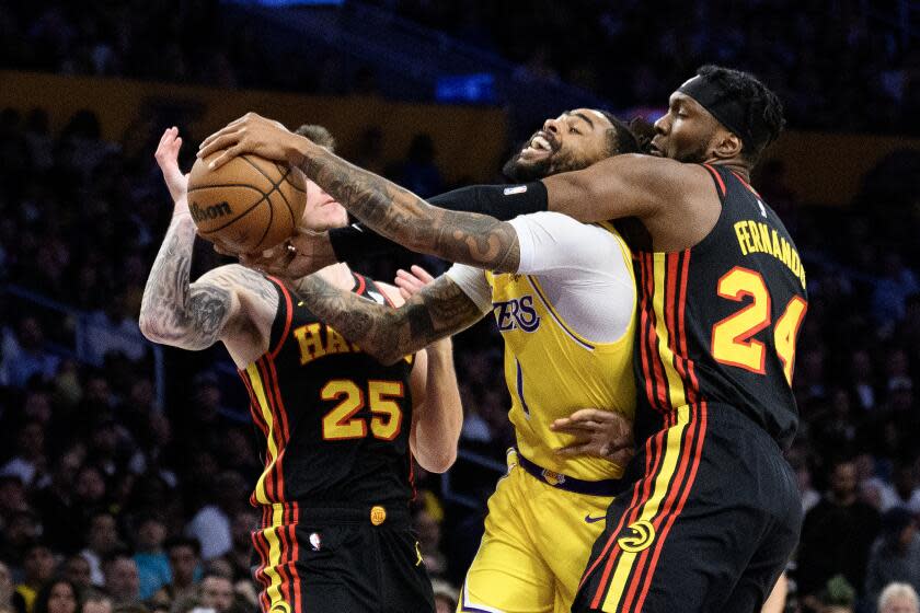 Anthony Davis plays and Lakers overcome shaky start in blowout win over Hawks