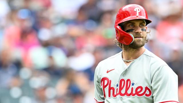 Phillies star Bryce Harper helps lost young fan locate family right before  game 