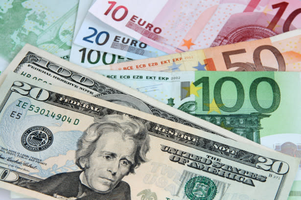 Cambio Euro Dollaro: Dimostrazione di Forza della Valuta Statunitense.  Attenti ai Segnali Ribassisti