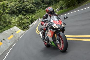 V4野獅的狂嘯：2017 APRILIA RSV4 RF 試車報告