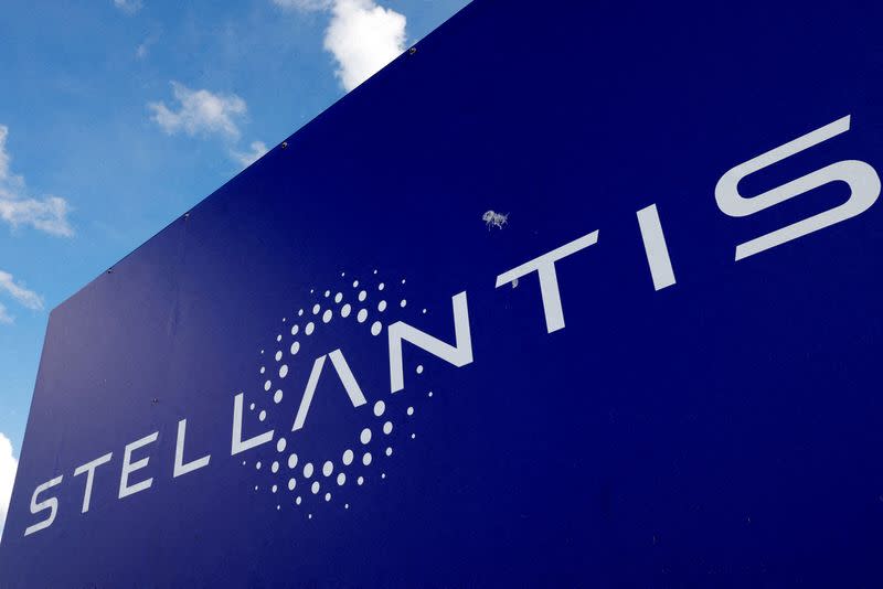 Automaker Stellantis to suspend COVID-19 vaccine mandate for U.S. staff