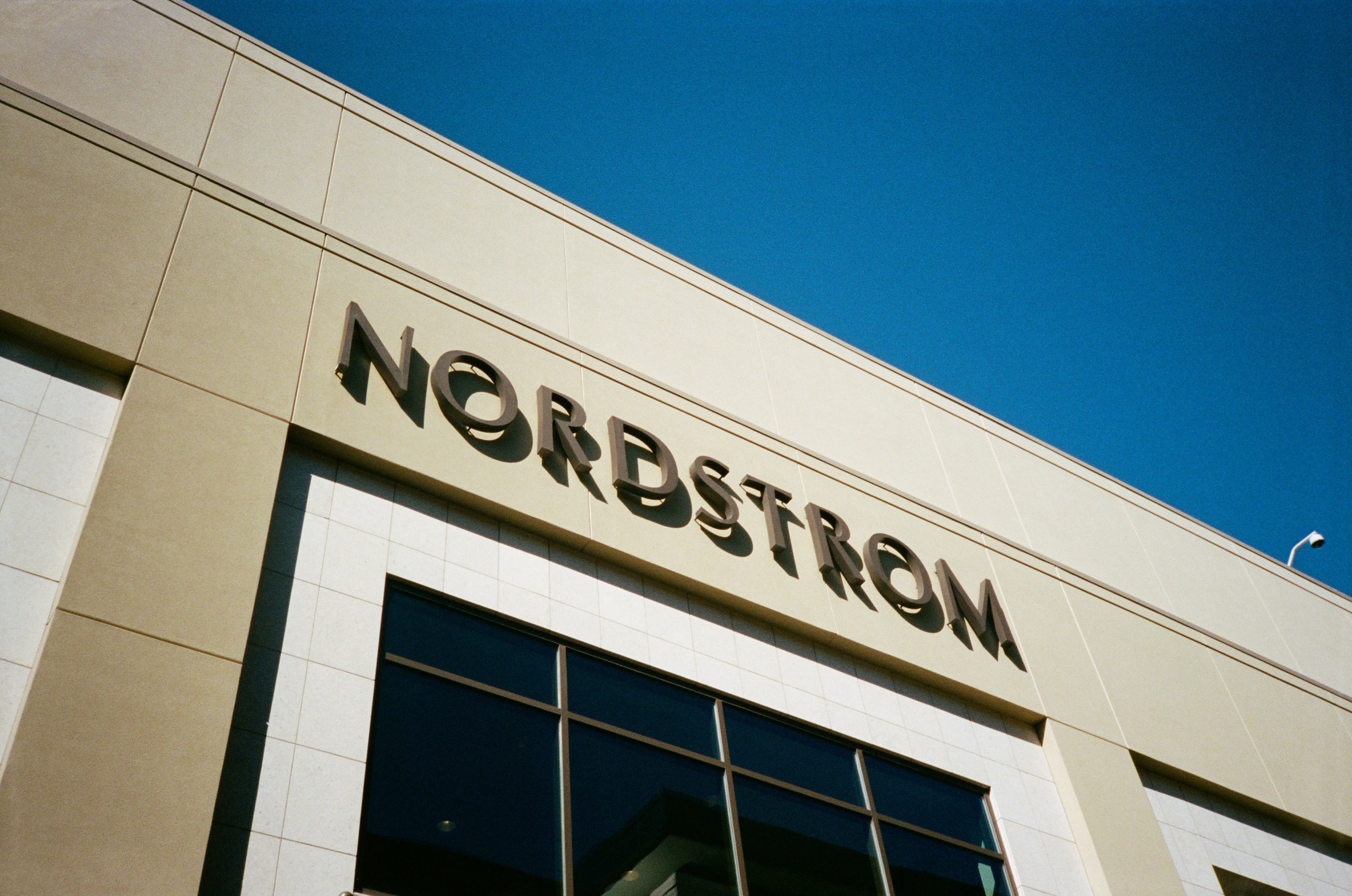 Why have upscale retailer Nordstrom and other apparel giants lost