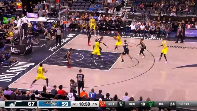 Walker Kessler with an alley oop vs the Orlando Magic