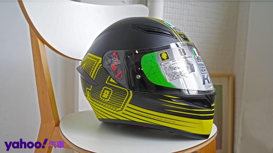 猴王風格穿上身！車界最潮品牌VR46 & AGV K1-Edge 46很Rossi開箱！ - 12