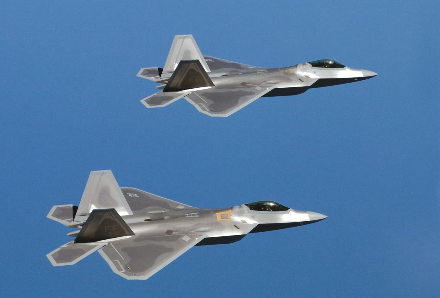 Who Would Win If An F 23 Stealth Jet And F 22 Raptor Fought To The Death