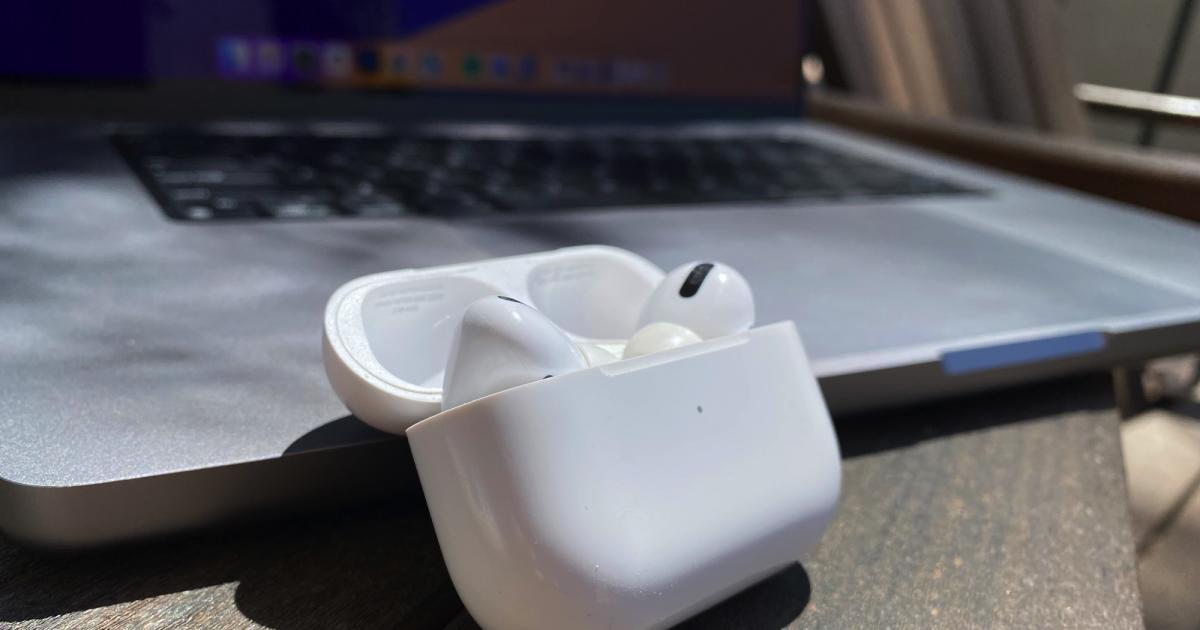 kind læbe polet How to connect AirPods to your MacBook | Engadget