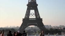 Olympic rings mounted to Eiffel Tower