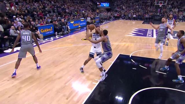 Kyle Anderson with an and one vs the Sacramento Kings
