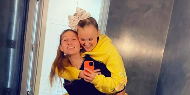 Jojo Siwa Calls Girlfriend Kylie The Most Perfect Person In Sweet Valentine S Day Message