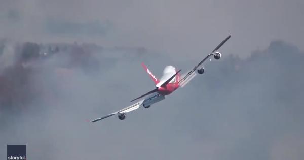 Plane Drops Fire Retardant on California&#39;s &#39;Very Active&#39; Glass Fire - Yahoo TV