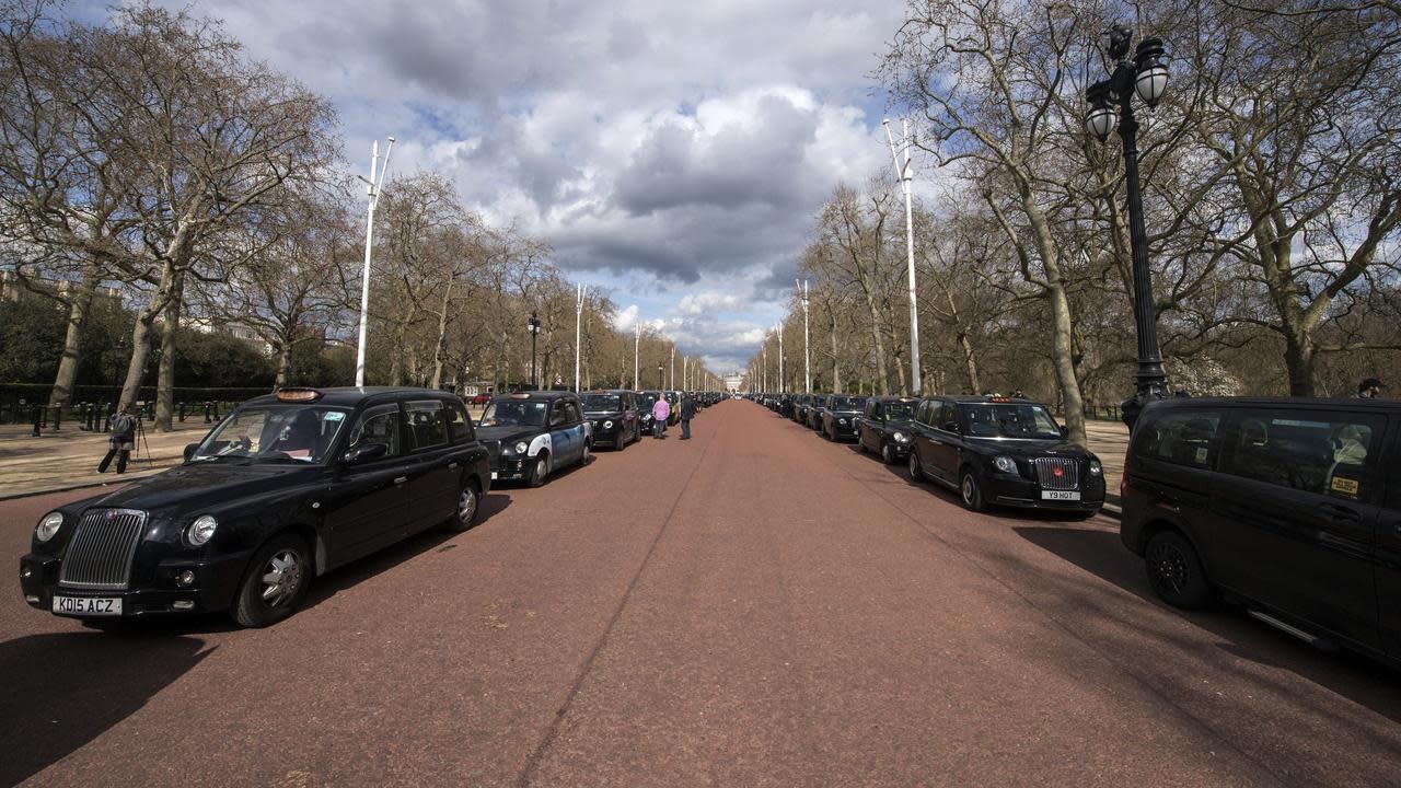 UK police arrest man with axe on The Mall