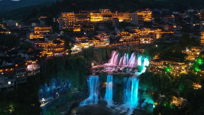 FOTO: Pemandangan Malam nan Indah Kota Kuno Furong di Hunan