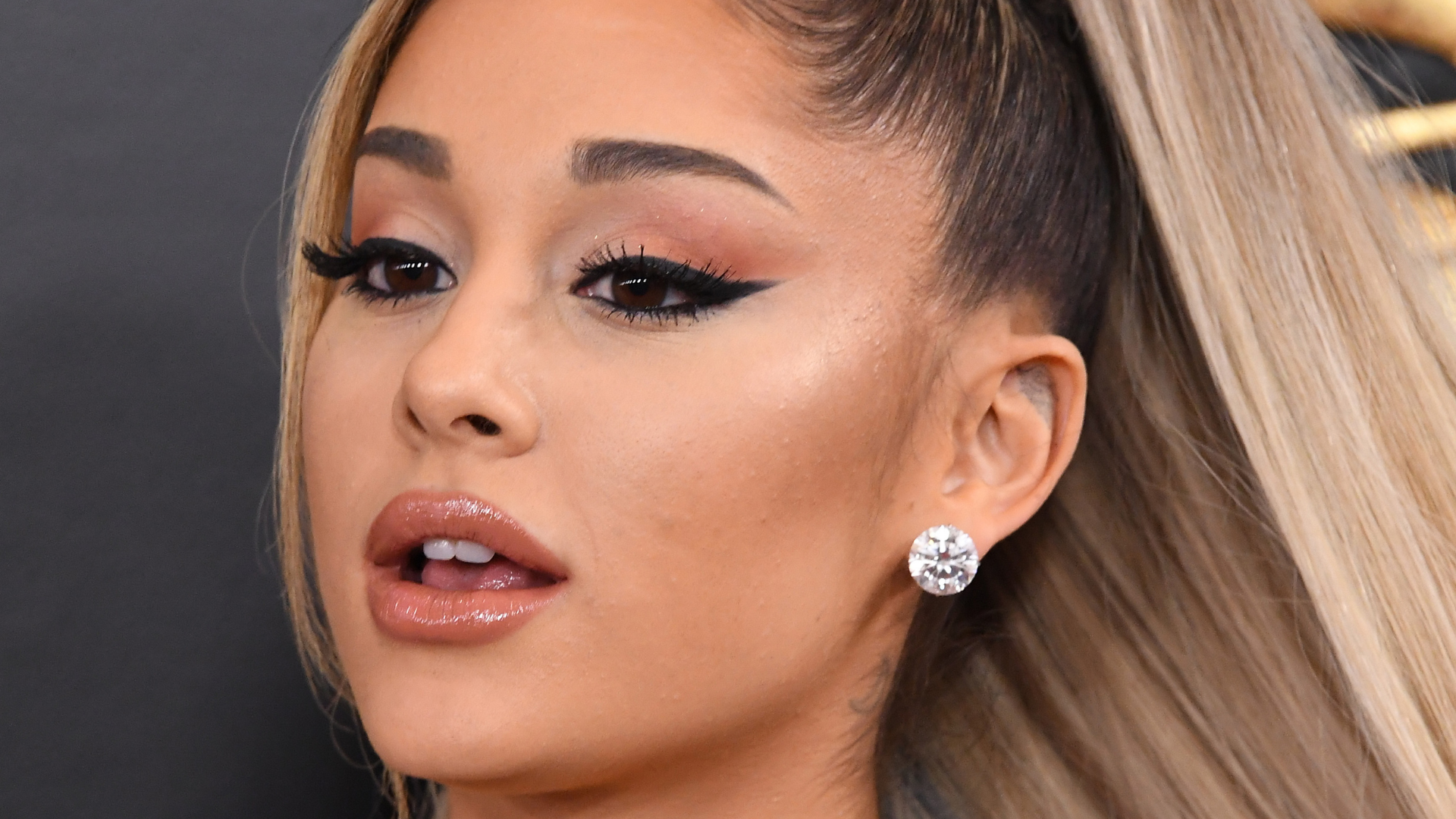 Heres How To Achieve Ariana Grandes Cat Eye 