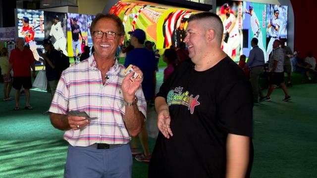 Fred Lynn opens old baseball cards