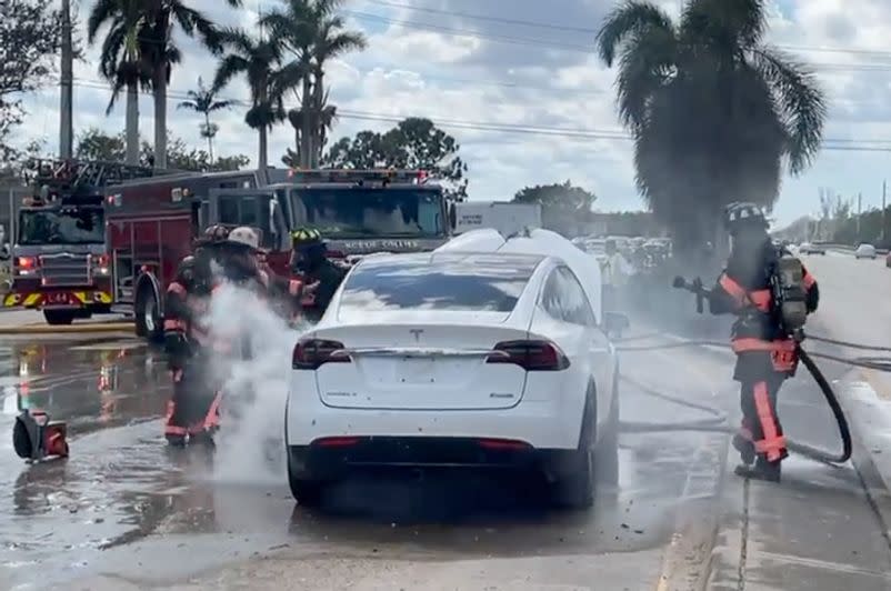 Electric cars burn spontaneously in Florida after Hurricane Ian