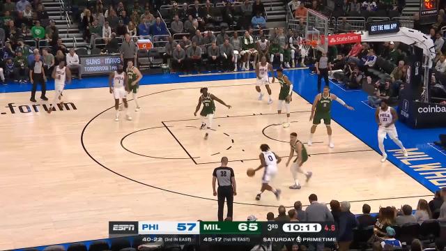 Tyrese Maxey with a 2-pointer vs the Milwaukee Bucks