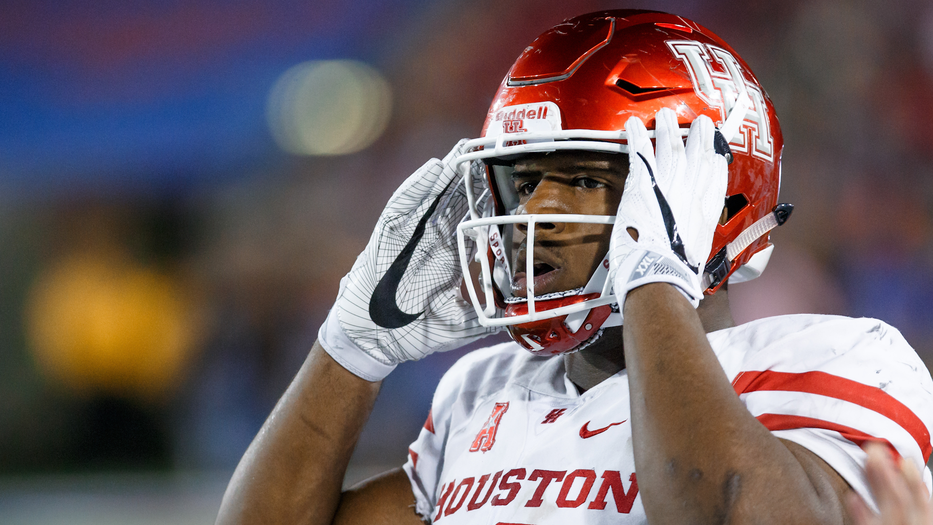 Ed Oliver, Major Applewhite Got Into Sideline Confrontation Over Coat