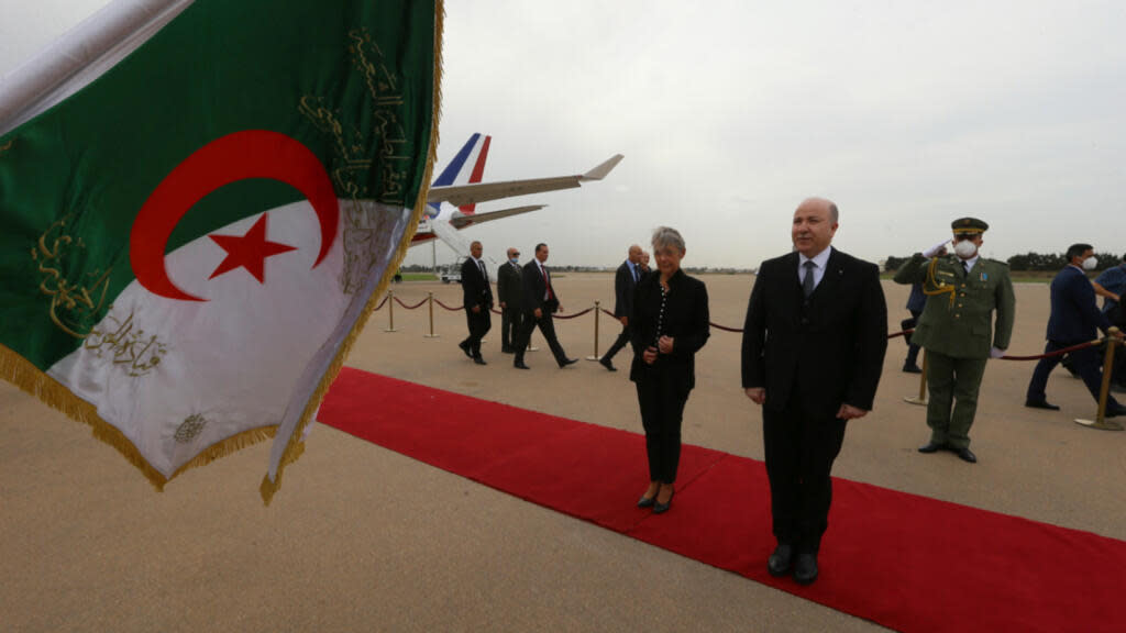 Le Premier ministre français Elisabeth Borne conduit une délégation en Algérie