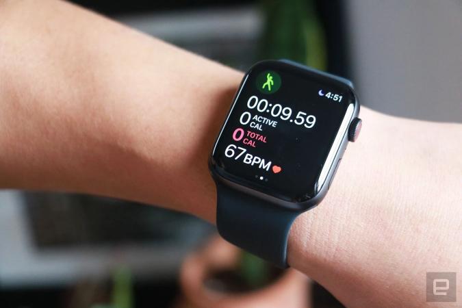 Apple Watch SE models are $49 off in Amazon sale