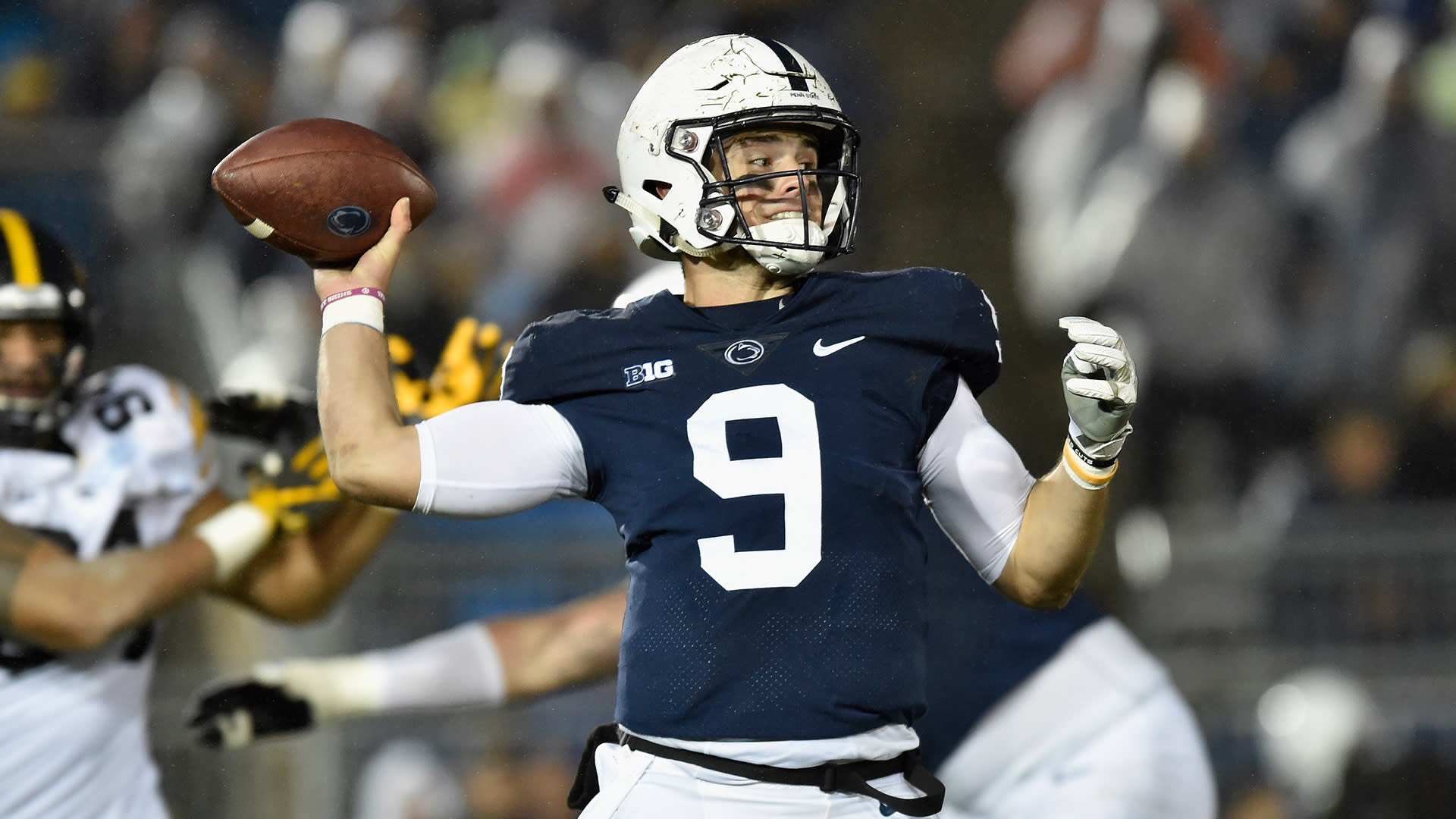 Penn State QB Trace McSorley suffers apparent leg injury vs. Iowa