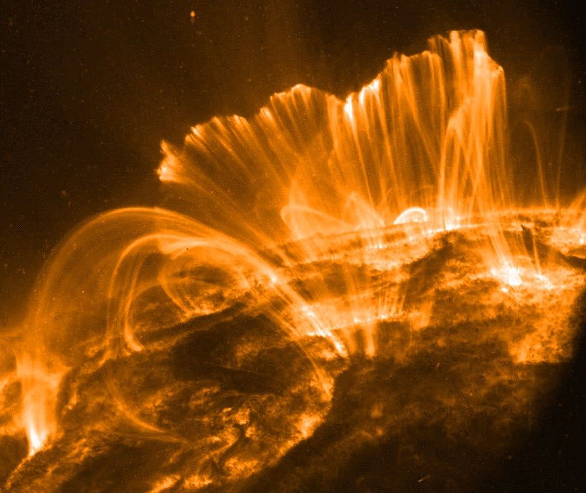 advierte que una tormenta solar golpeará la tierra.  Esto es lo que debes saber