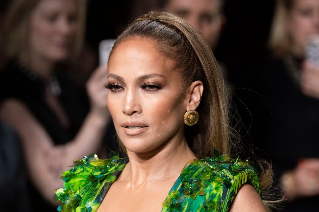 Jennifer Lopez Hosts ‘SNL’ in THE Versace Dress With Matching Leaf ...