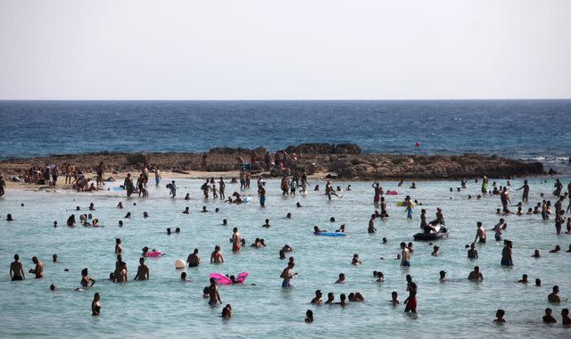 Η Κύπρος θα επιτρέπει στους εμβολιασμένους Βρετανούς να κάνουν διακοπές στη χώρα χωρίς περιορισμούς από την 1η Μαΐου