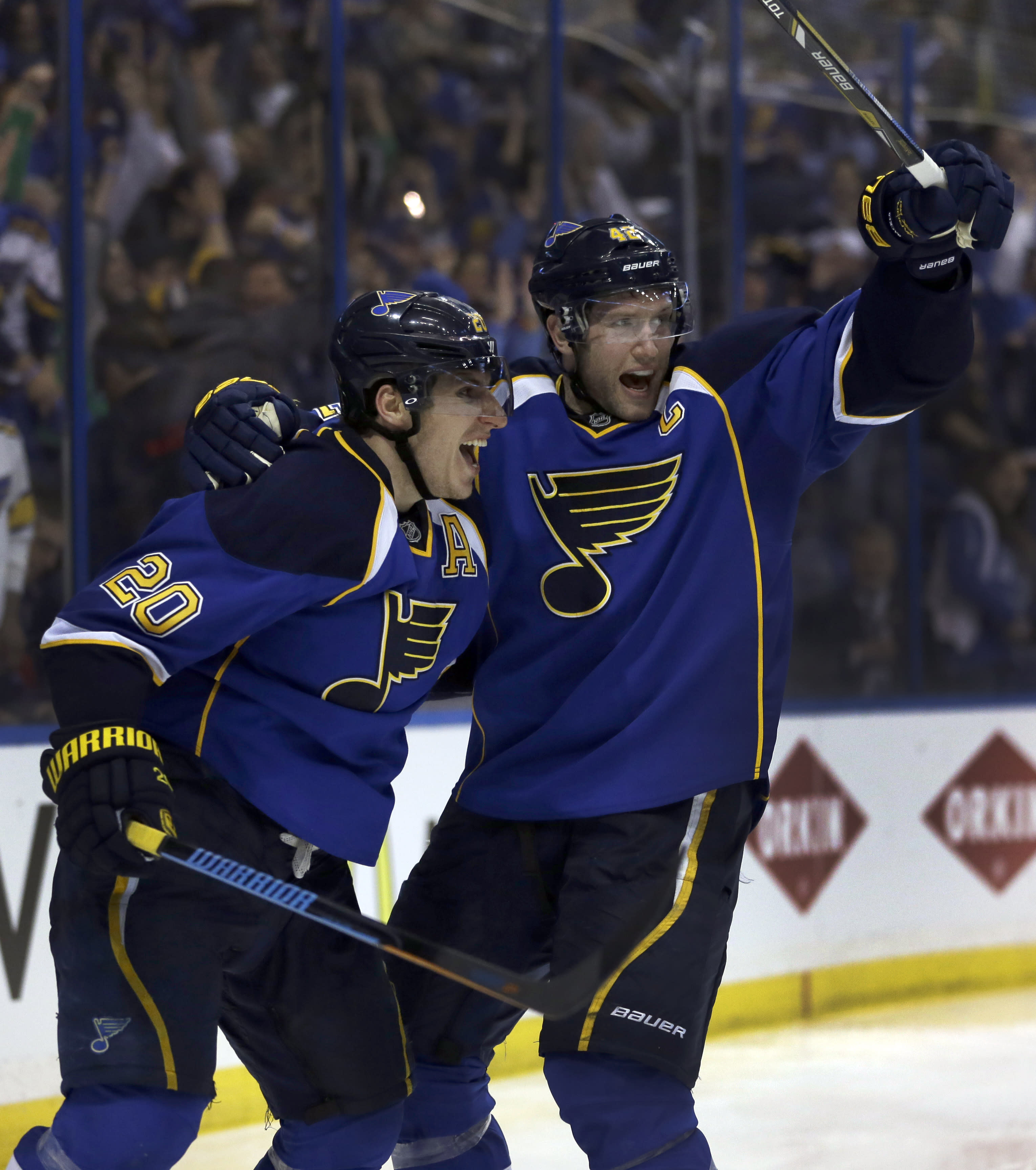 Blues beat Blackhawks 4-3 in 3 OTs