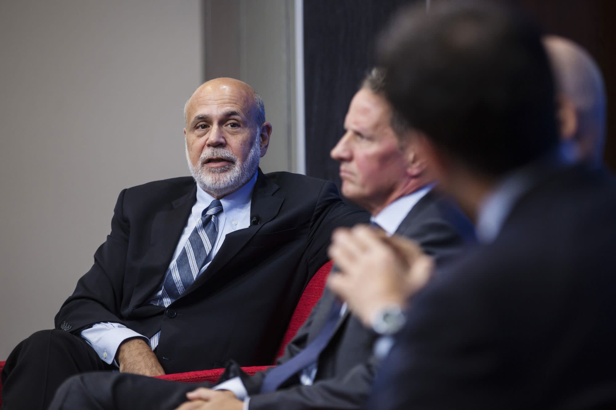 Bernanke Urges Attention to Crisis Risks Amid War, Dollar Surge